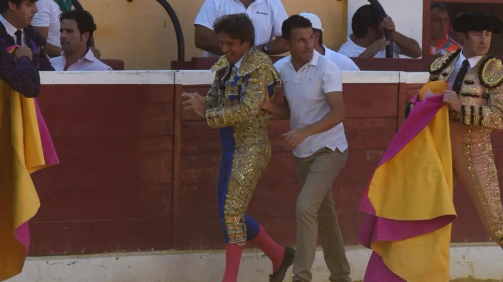 El Cordobés, corneado en su corrida de despedida de San Lorenzo.