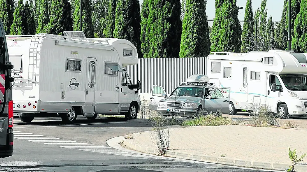 Área preparada de estacionamiento de autocaravanas en el Actur de Zaragoza