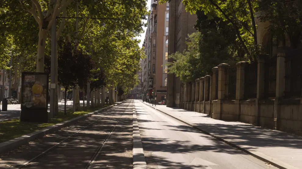 No se veía a nadie a caminado por Gran Vía a pesar de estar en pleno centro de Zaragoza y ser un lugar de tránsito común.