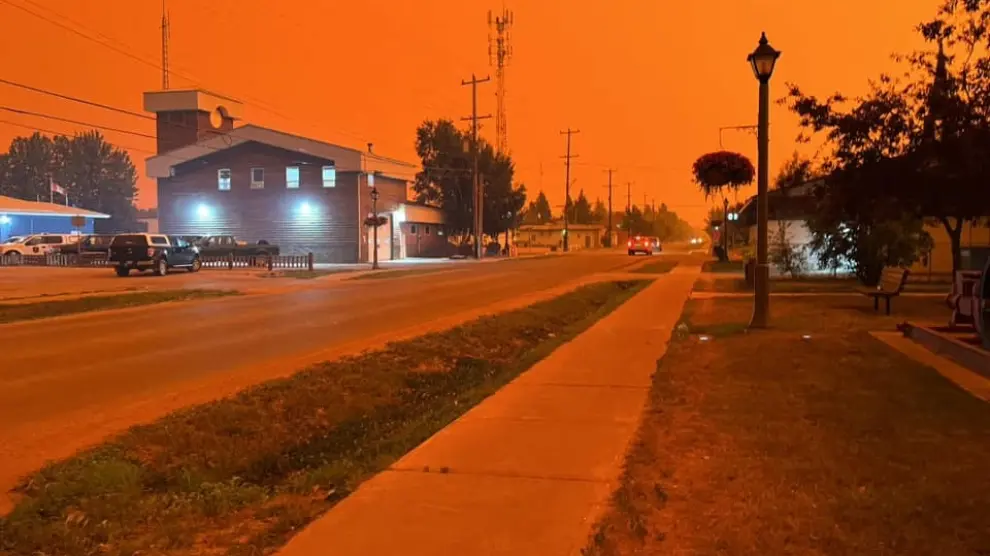 El cielo de Fort Smith (Canadá), rojo por culpa de los incendios.