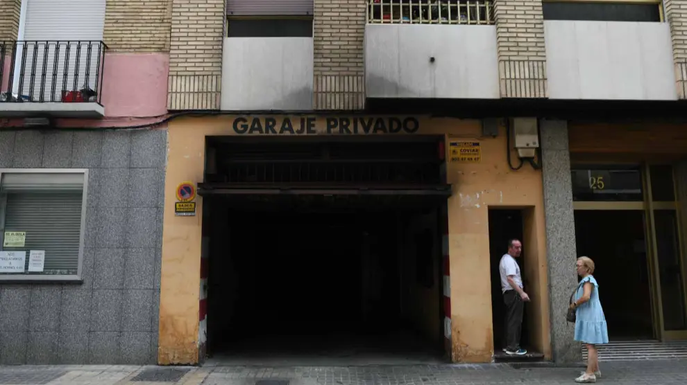Incendio en un garaje de la calle de Doctor Horno en Zaragoza
