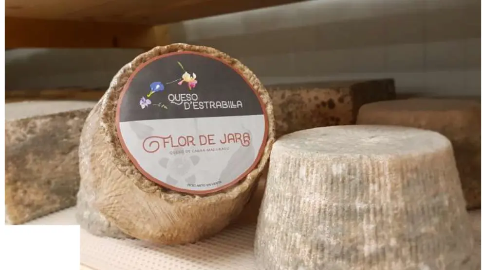 Flor de Jara, uno de los quesos de leche de cabra más representativos de Quesos D'Estrabilla.