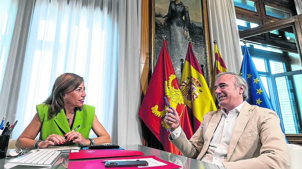 Chueca y Azcón, el pasado 16 de junio, en la reunión del traspaso de poderes.