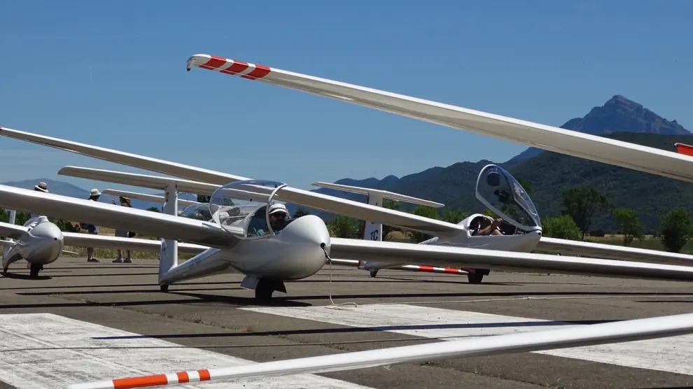 Santa Cilia alberga a los 32 planeadores del Campeonato de España de vuelo sin motor.