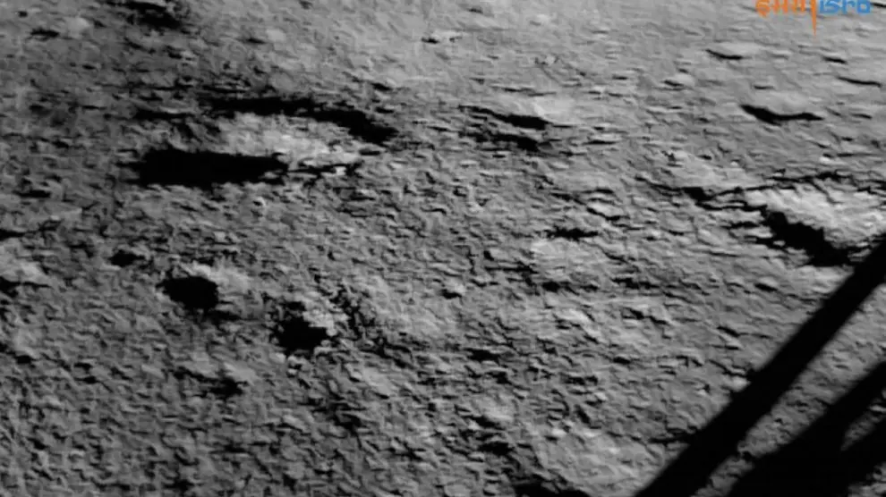 Imagen de Chandrayaan 3 desde el polo sur de la Luna tras su aterrizaje.