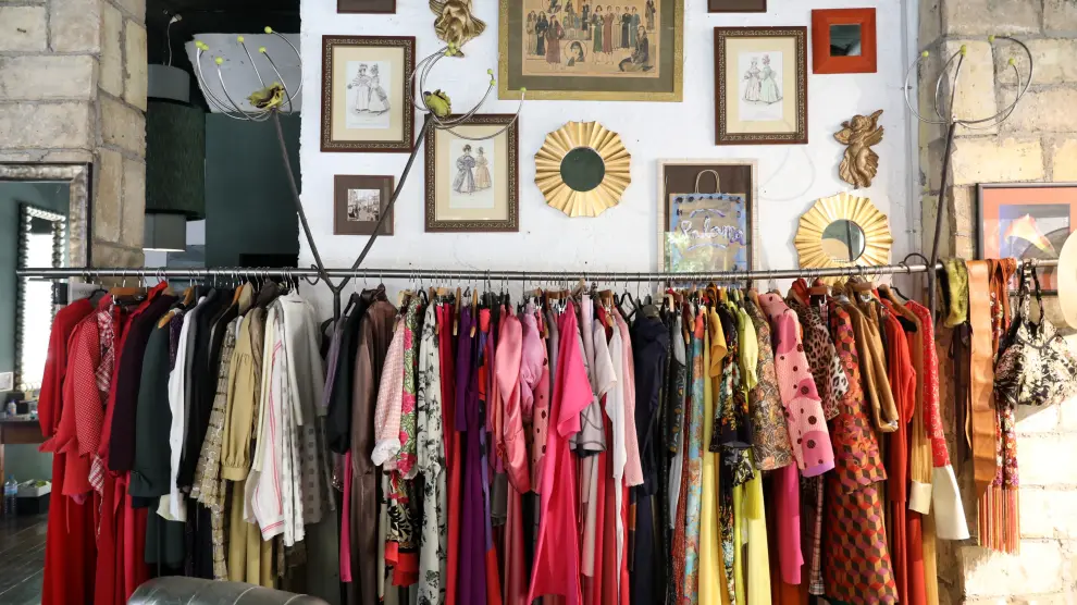 En Boutique Paloma se pueden encontrar ropa y complementos con la filosofía de la 'moda de archivo'.