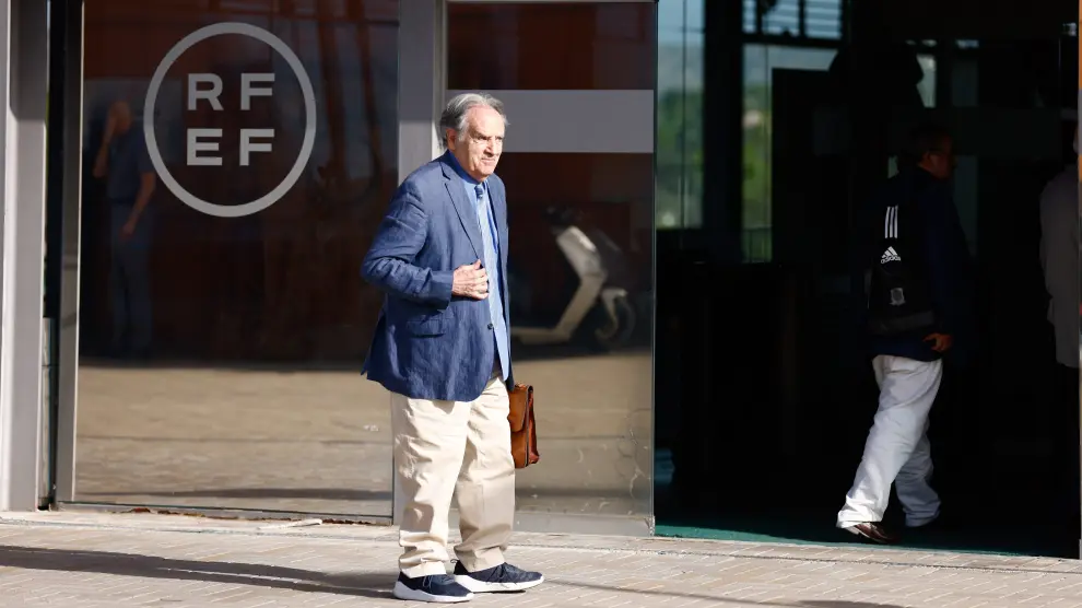 Óscar Fle, presidente de la Federación Aragonesa de Fútbol, a su llegada a la Asamble General Extraordinaria de la RFEF en Las Rozas (Madrid)