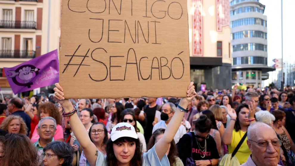 Miles de personas se han concentrado en Callao para mostrar su apoyo a Jenni Hermoso.