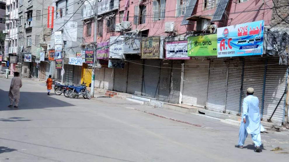Vista de una calle de una ciudad paquistaní