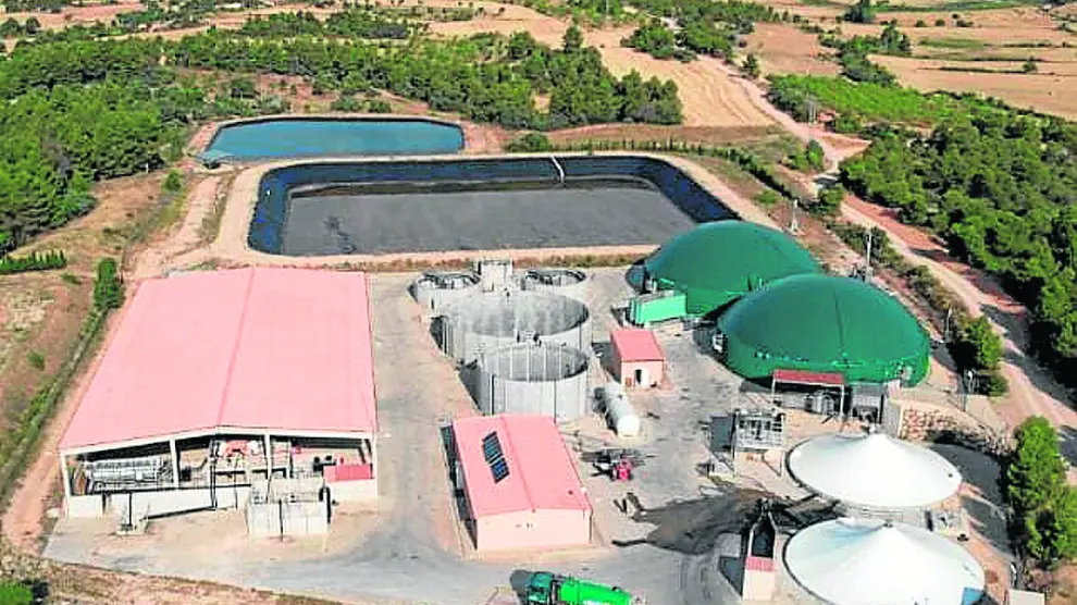 Vista aérea de la planta de biogás de Valderrobres, que empezará a funcionar a finales de septiembre.