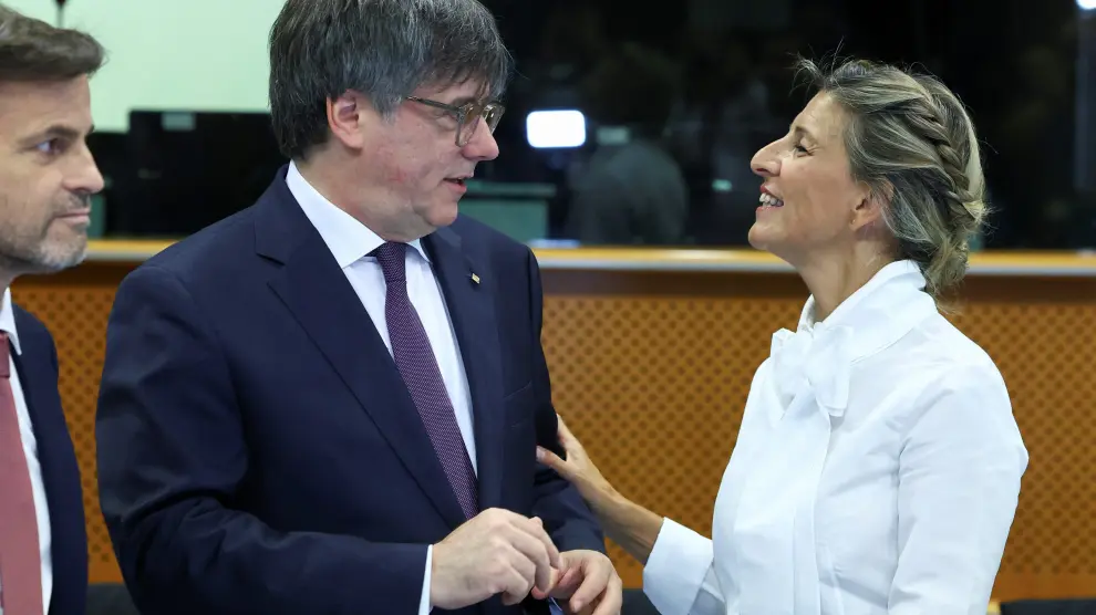Carles Puigdemont y Yolanda Díaz en el Parlamento Europeo en Bruselas