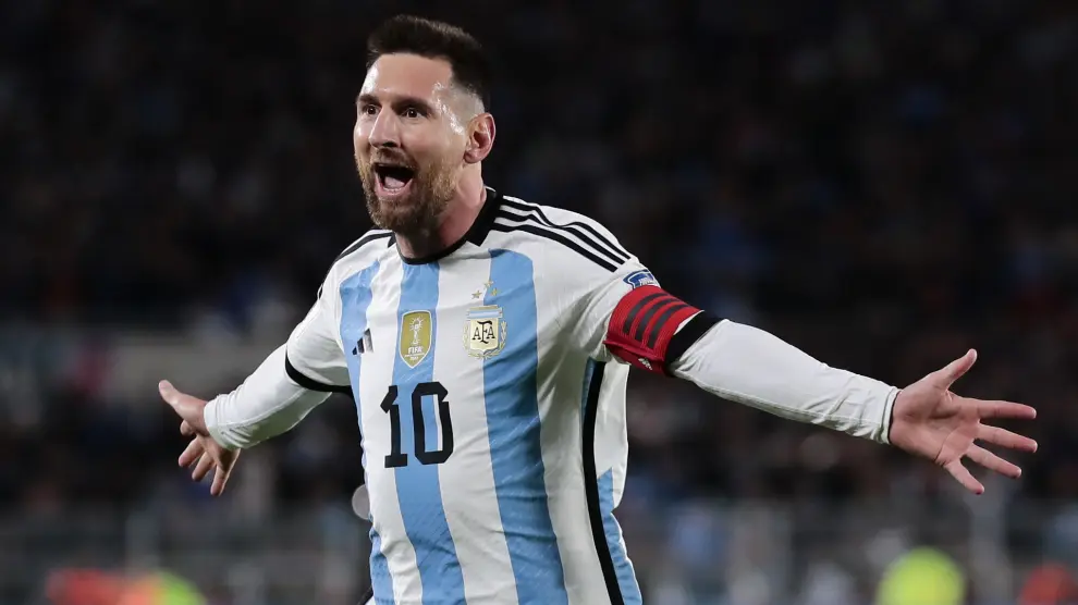 Leo Messi celebra un gol en un partido de las Eliminatorias Sudamericanas para la Copa Mundial de Fútbol 2026 entre Argentina y Ecuador en el estadio Más Monumental en Buenos Aires (Argentina).