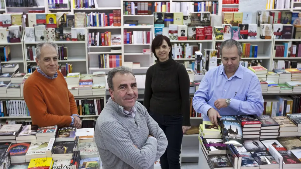 La libraría París celebra en 2023 sus primeros 60 años de vida. En la foto, los hermanos Muñío.