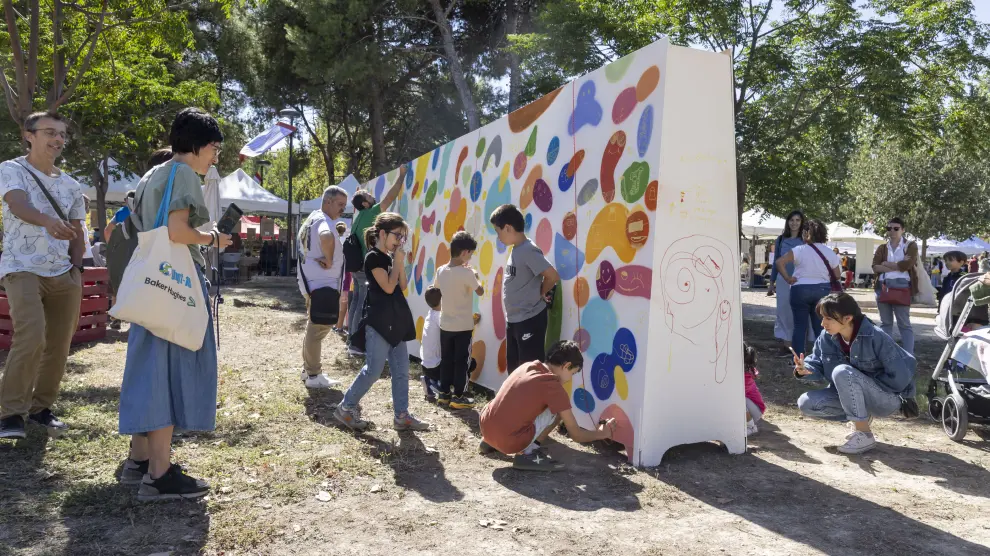 Mural participativo en el parque Royo del Rabal, dentro del festival Asalto