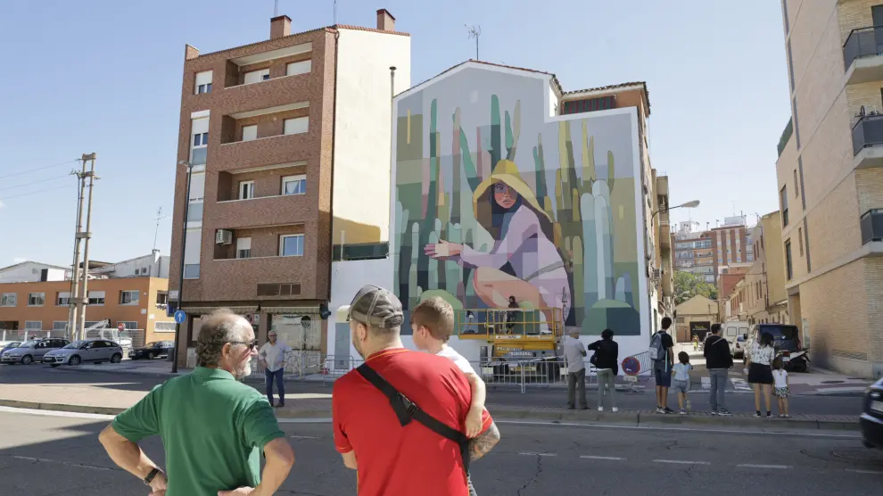 El Festival Asalto llena de color las calles del barrio de La Jota de Zaragoza.