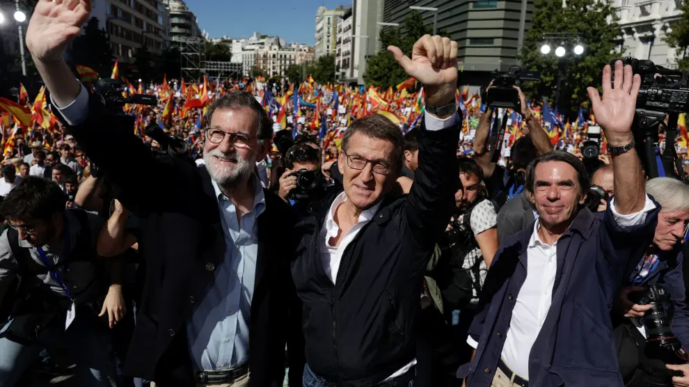 Rajoy, Feijóo y Aznar, en la protesta en Madrid.