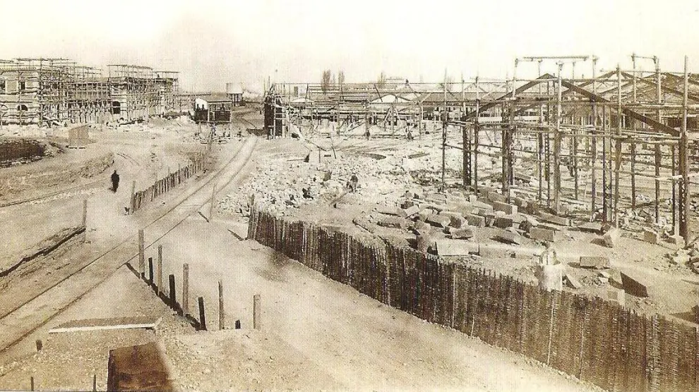 Construcción de la estación de Campo Sepulcro.