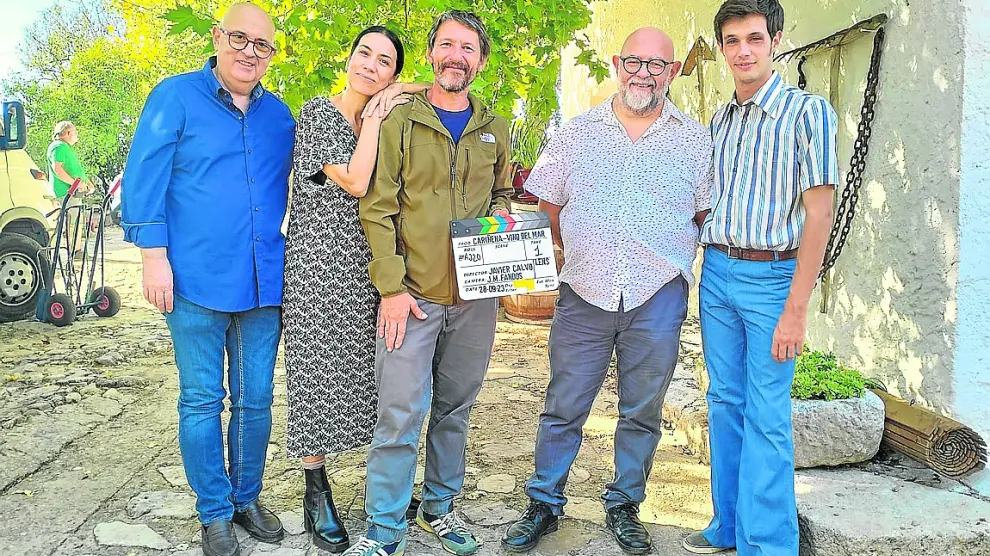 José Luis Campos, Itziar Miranda, Javier Calvo, Antón Castro y Diego Garisa, en una pausa del rodaje.