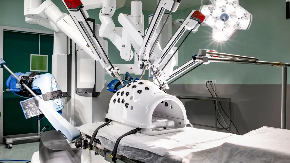 El primer robot Da Vinci que se instaló en Aragón fue en el Hospital Viamed Montecanal en julio de 2022 y el pasado septiembre alcanzó el centenar de cirugías