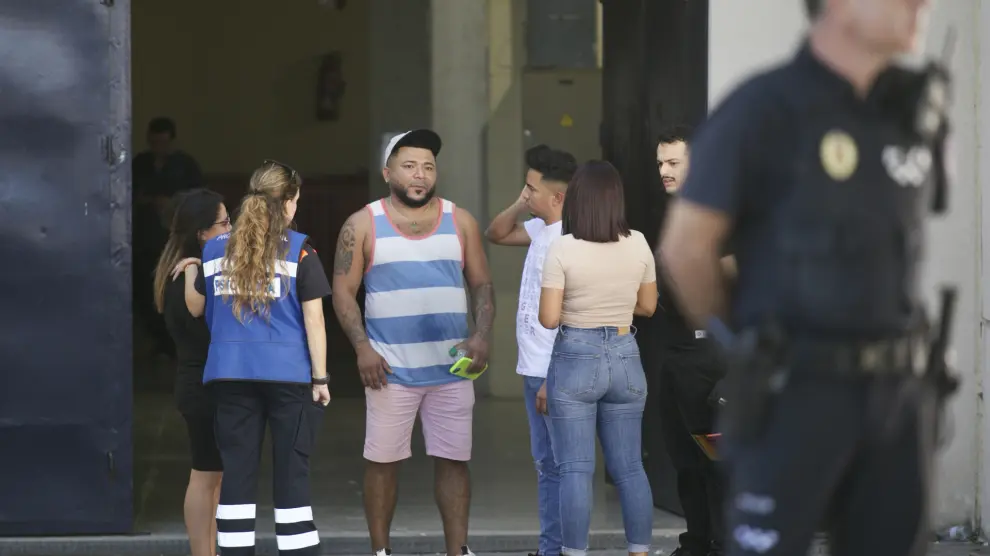 Familiares de las víctima del incendio ocurrido en una discoteca de Murcia reciben atención psicológica