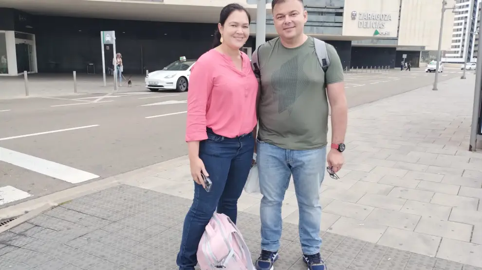 Diego y Rafaela Cirino, afectados por los retrasos de la alta velocidad.
