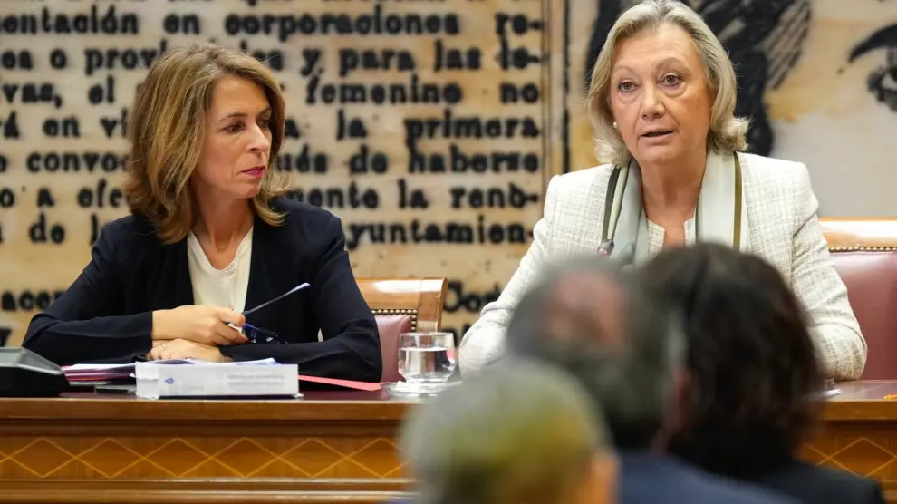 Luisa Fernanda Rudi (a la derecha) en el Senado