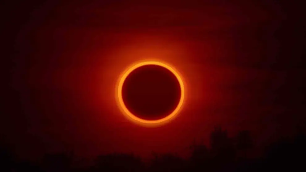 Eclipse solar anular visto desde Arabia Saudí.