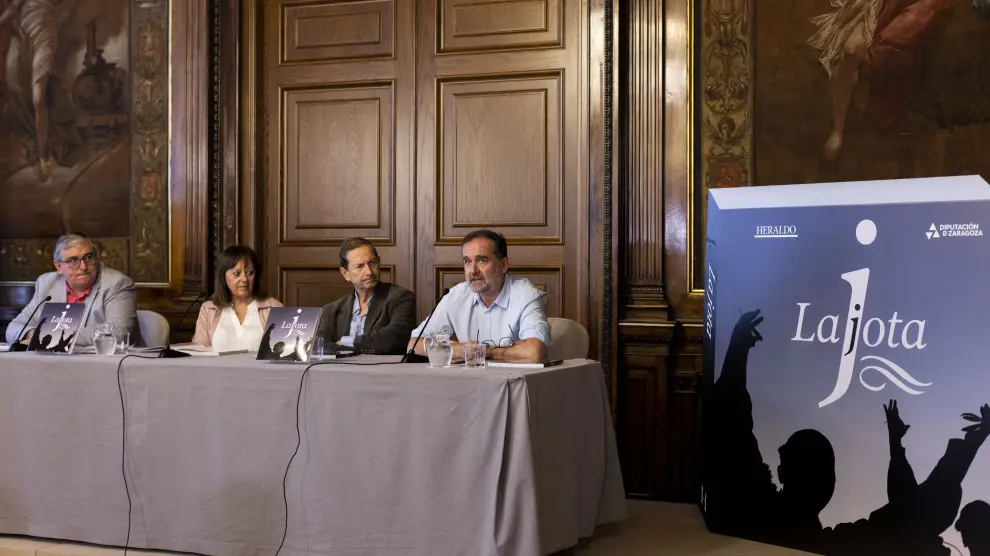 La presentación del libro tuvo lugar el pasado lunes en el salón del trono de la Diputación Provincial de Zaragoza.