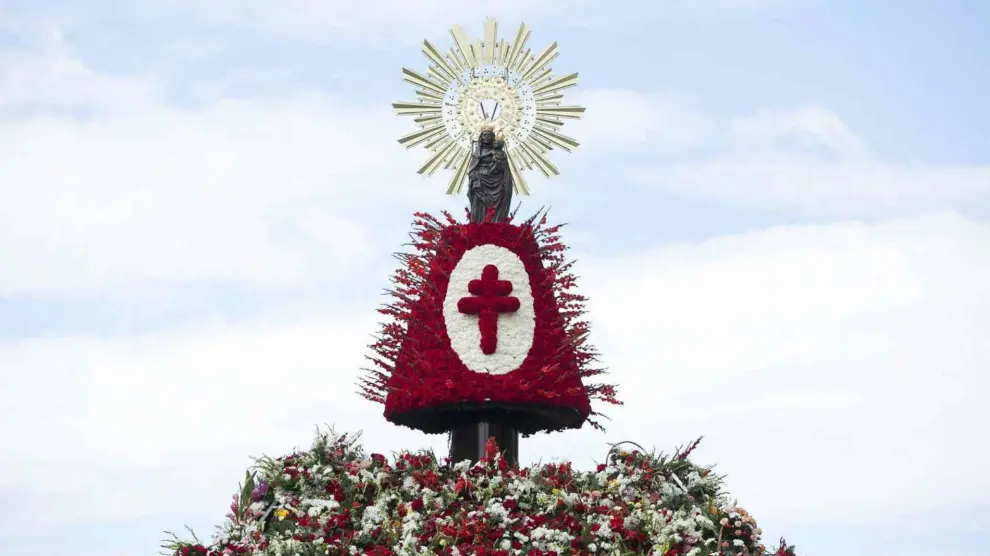 La Virgen del Pilar durante la Ofrenda de Flores en Zaragoza.