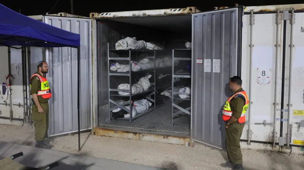 Los cuerpos esperan en cámaras frigoríficas a la espera de ser identificados MIDEAST ISRAEL GAZA WAR