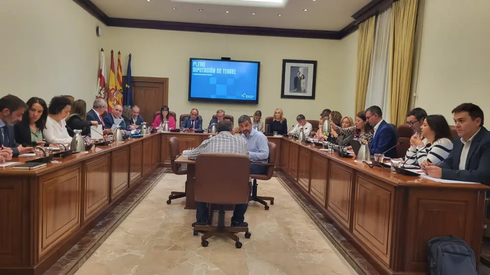 El pleno aprobó por unanimidad la tres propuestas presentadas por PSOE y Teruel Existe.