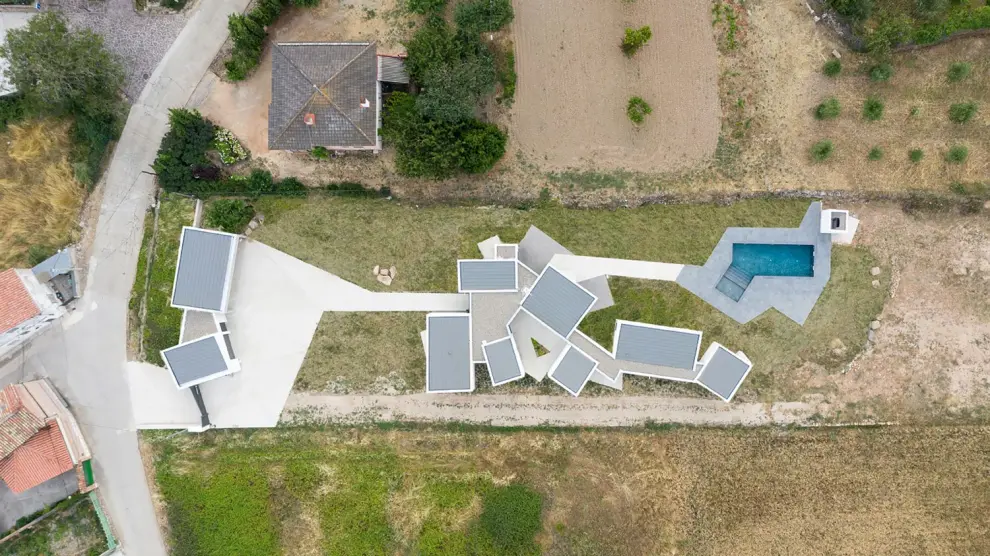 Vista aérea de la Casa Ea, de Sebastián Arquitectos, en Litago.