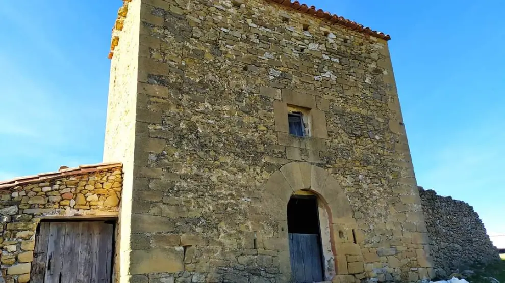 La masía fortificada de La Capellanía de Castellote presenta buen estado estructural.