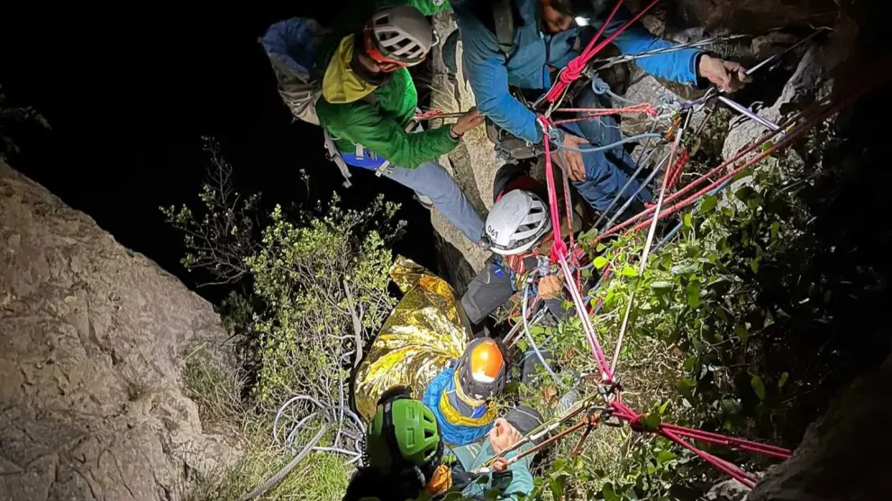 Rescate de un escalador herido tras una caída en Monterebei.