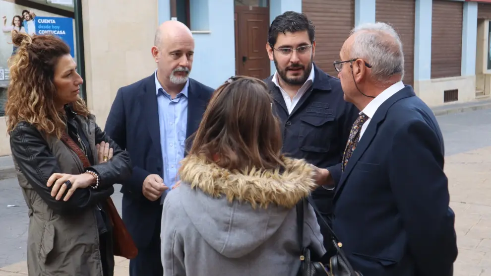 Nolasco ha estado acompañado en Cella por el vicepresidente de Vox Teruel, Juan Manuel Hernández; el encargado de relaciones institucionales del partido, Manuel Lozano; y la responsable de Afiliación, Sandra Martínez.