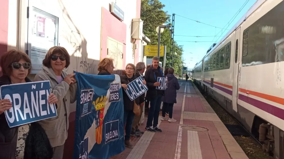 Protesta este domingo en la estación de tren de Grañén.