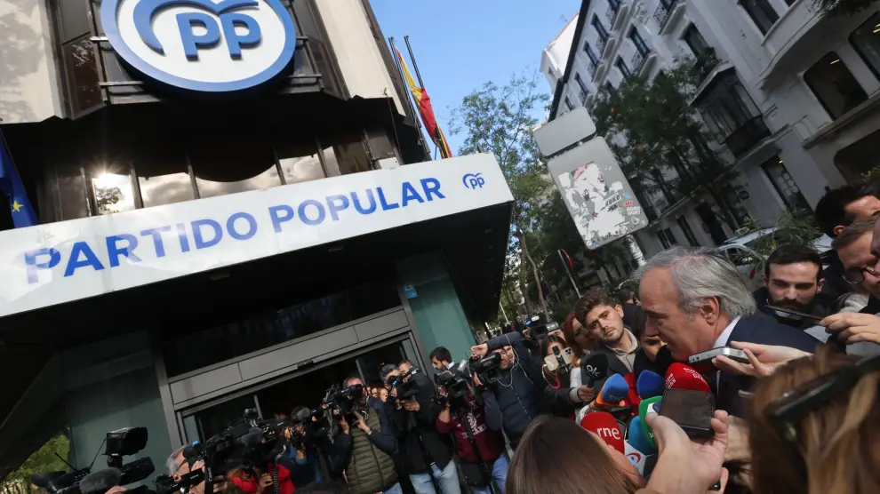 El presidente de Aragón, Jorge Azcón, a las puertas de la sede nacional del partido en Madrid