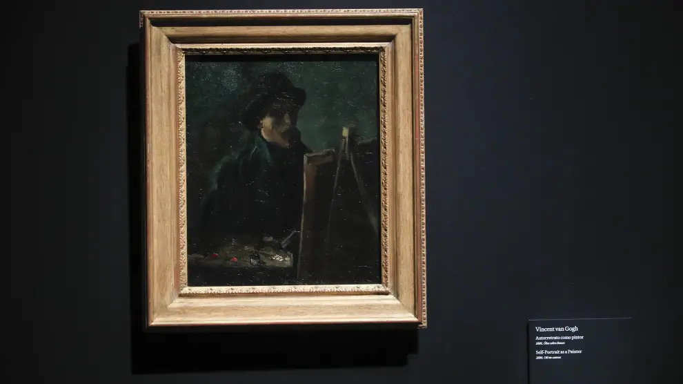 Vista de la obra 'Autorretrato como pintor' (1886) de Vincent Van Gogh, exhibida en la nueva exposición del Museo del Prado 'Reversos'