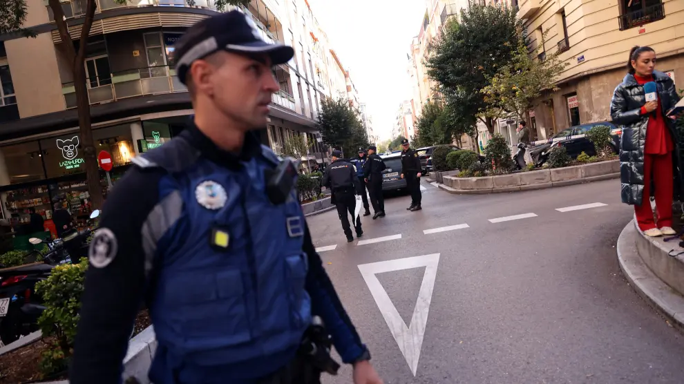 Police work at the site where Alejo Vidal-Quadras, former head of Spains Peoples Party in the Catalonia region, was shot in the face, in Madrid, Spain, November 9, 2023. REUTERS/Nacho Doce [[[REUTERS VOCENTO]]] SPAIN-CRIME/