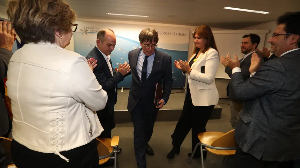 El secretario general de Junts per Catalunya, Jordi Turull, el expresidente de la Generalitat y eurodiputado de Junts, Carles Puigdemont, y la presidenta de Junts, Laura Borràs