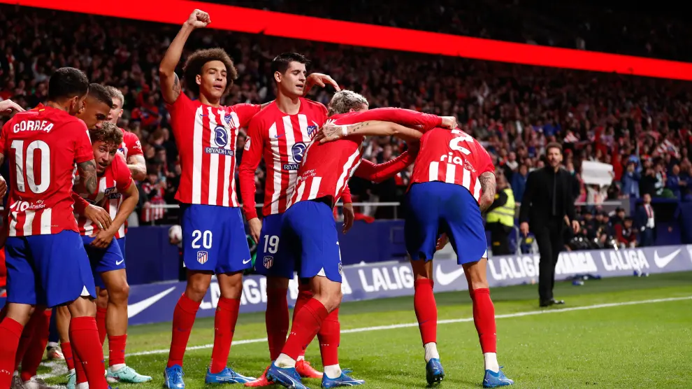 Antoine Griezmann celebra un gol con sus compañeros en el partido Atlético-Villarreal