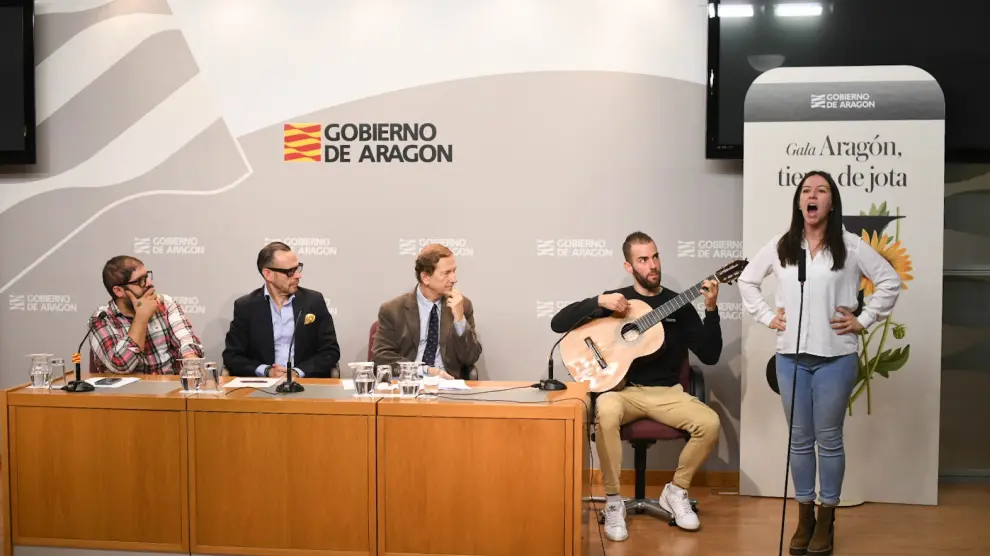 Sergio Aso, Pedro Olloqui, José Luis Melero, Víctor Martín y Lorena Larrea, en la presentación de la gala.