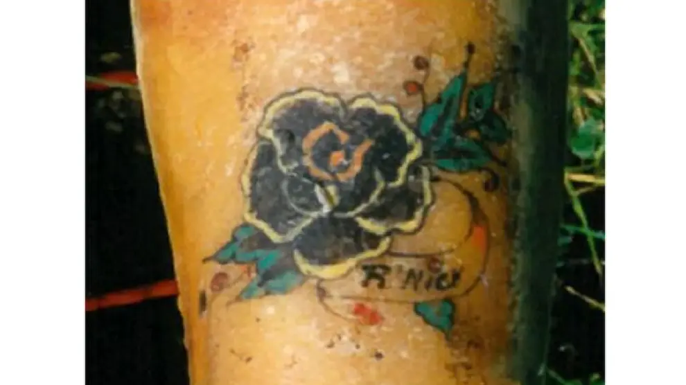 Llamativo tatuaje de flores de Rita Roberts, originaria de Cardiff y que llegó a Amberes en febrero de 1992