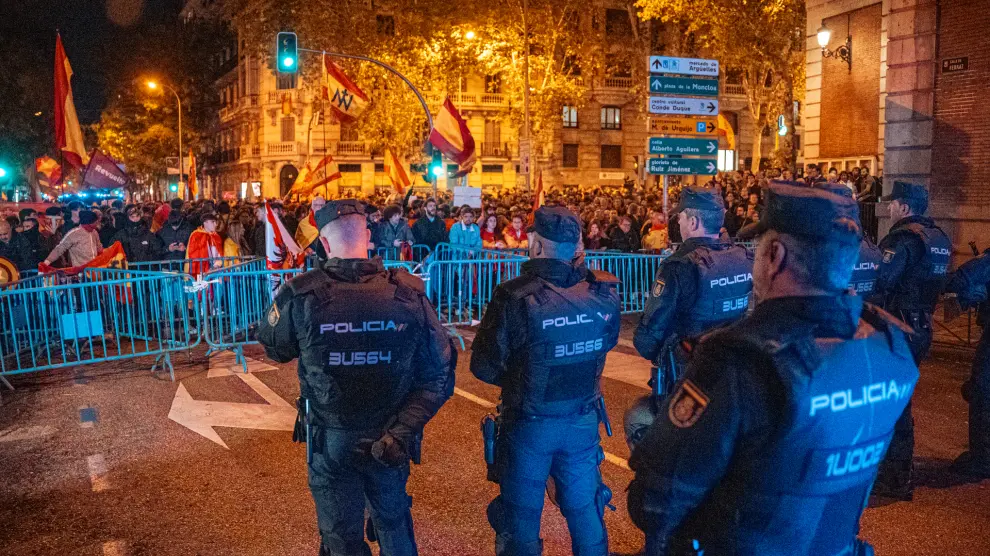 Duodécima jornada de protestas en Ferraz tras el acuerdo entre PSOE y Junts