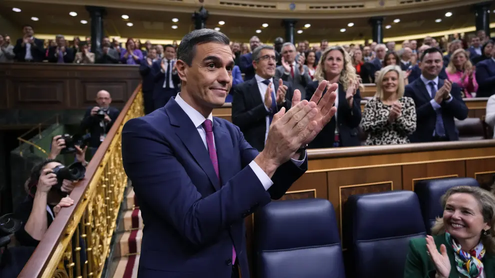 Spain's acting Prime Minister Pedro Sanchez applauds at the start of the investiture debate at the Spanish Parliament in Madrid, Spain, Wednesday, Nov. 15, 2023. Sanchez will defend his controversial amnesty deal for Catalonia's separatists in parliament as part of a debate a day before the Socialist leader seeks the endorsement of the chamber to form a new government. (AP Photo/Manu Fernandez)