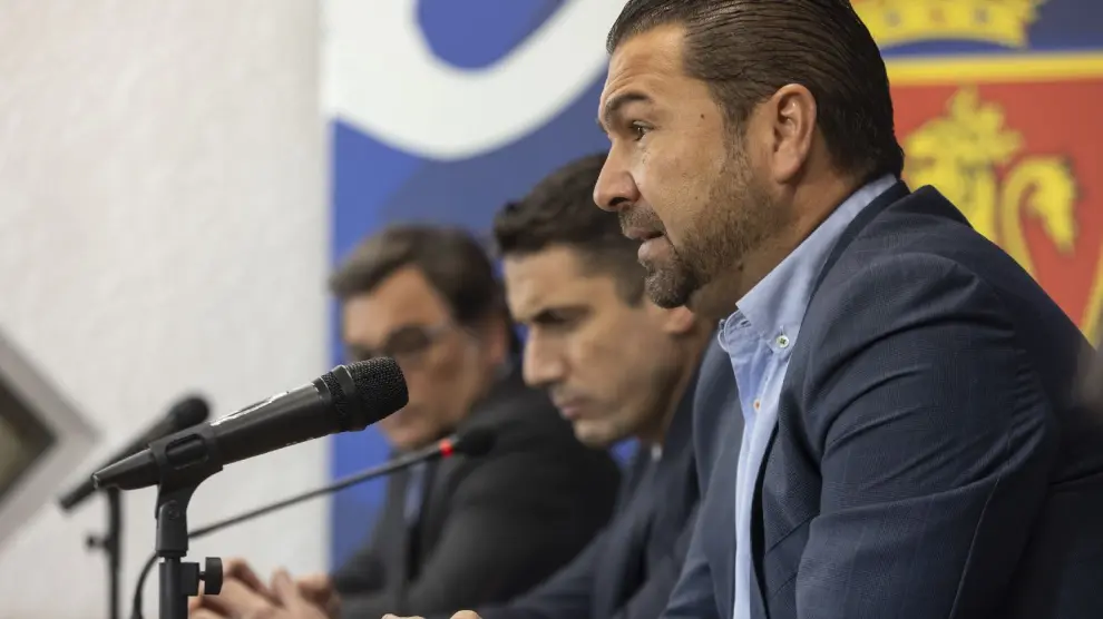 Juan Carlos Cordero, director deportivo del Real Zaragoza, en la presentación del entrenador Julio Velázquez este martes.