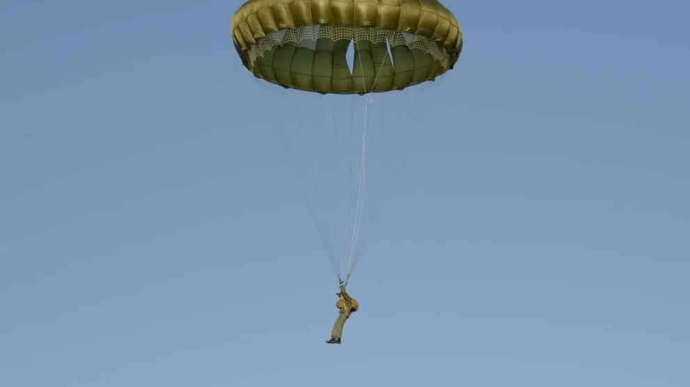 Paracaidistas en Caudé.