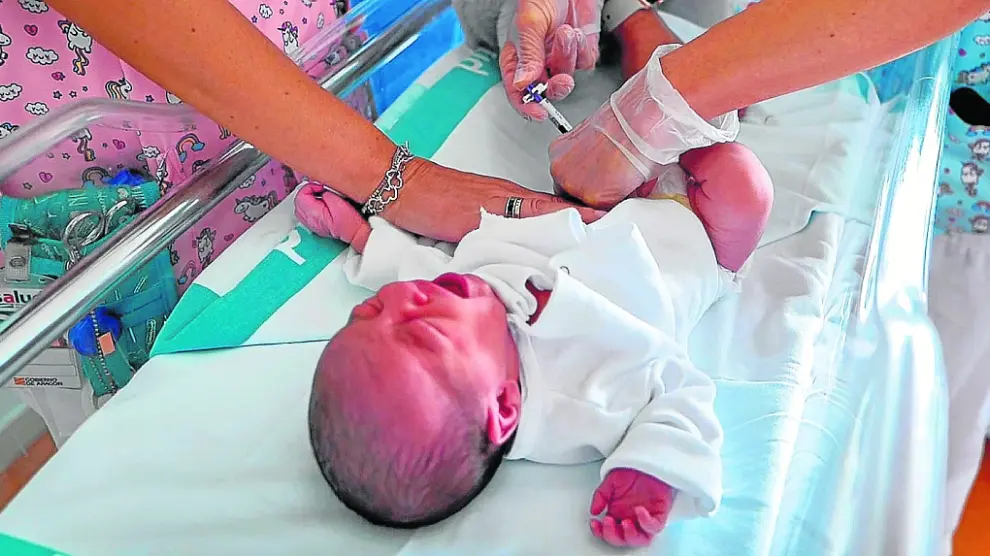 Inicio de la vacunación a bebés contra el virus respiratorio sincitial en el Servet, en octubre.
