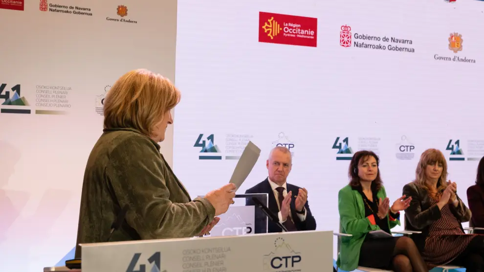 La consejera de Presidencia, Tomasa Hernández, en su discurso en la reunión de la CTP.