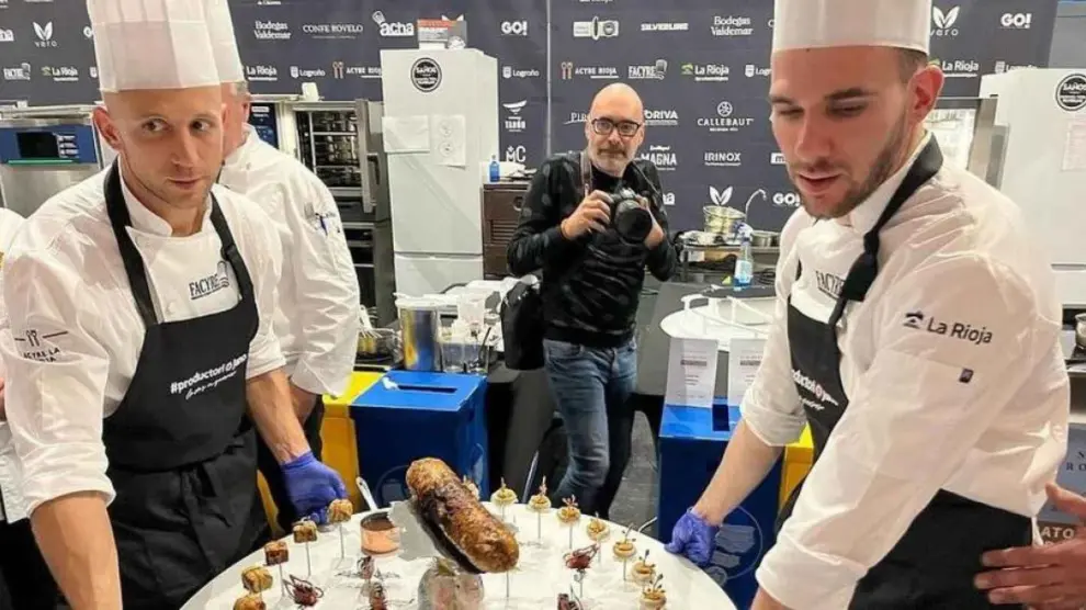 Jorge Landa y Christian Mor, presentando su plato en el Campeonato de España de Cocina 2023